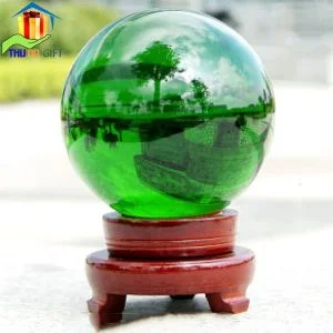 Quả cầu pha lê màu xanh lá cây