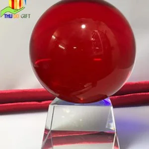 Quả pha lê phong thủy màu đỏ