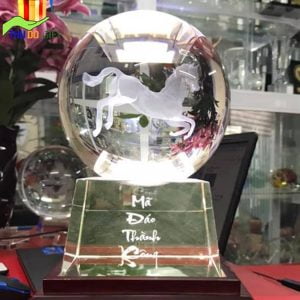 Quả Cầu Pha Lê Cho Tuổi Ngọ Khắc 3D 3 Quả cầu pha lê phong thủy Tuổi Ngọ