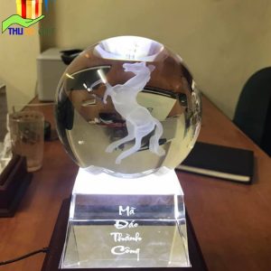 Quả Cầu Pha Lê Cho Tuổi Ngọ Khắc 3D 2 Quả cầu pha lê phong thủy Tuổi Ngọ