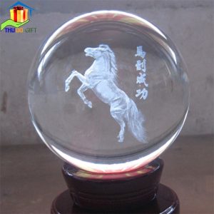 Quả cầu pha lê phong thủy Tuổi Ngọ