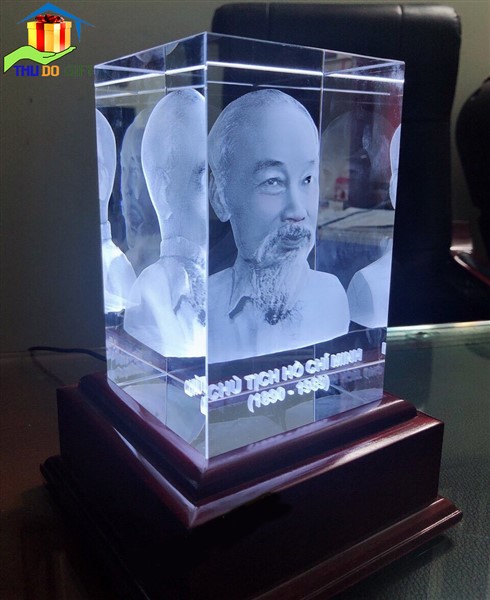 Tượng Chân Dung Bác Hồ Khắc 3D Trong Pha Lê