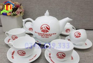 Ấm chén quà tặng in logo AIA- Quà tặng khách hàng ngày 20 tháng 10