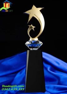 Cúp pha lê đẹp biểu tượng hình ngôi sao bằng kim loại