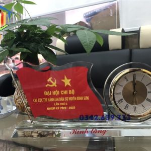 Đồng hồ để bàn pha lê