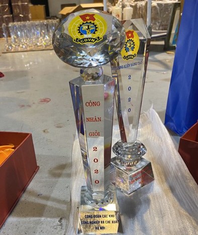 Khu vực sản xuất cúp pha lê