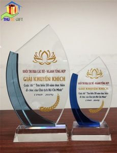 Biểu trưng pha lê cắt theo yêu cầu đẹp giá rẻ