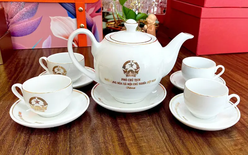 bộ ấm chén Bát Tràng in logo Bộ ấm chén văn phòng chủ tịch nước