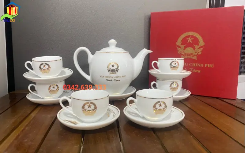 Bộ ấm chén Minh Long sen vàng Bộ ấm chén Bát Tràng dáng Minh Long