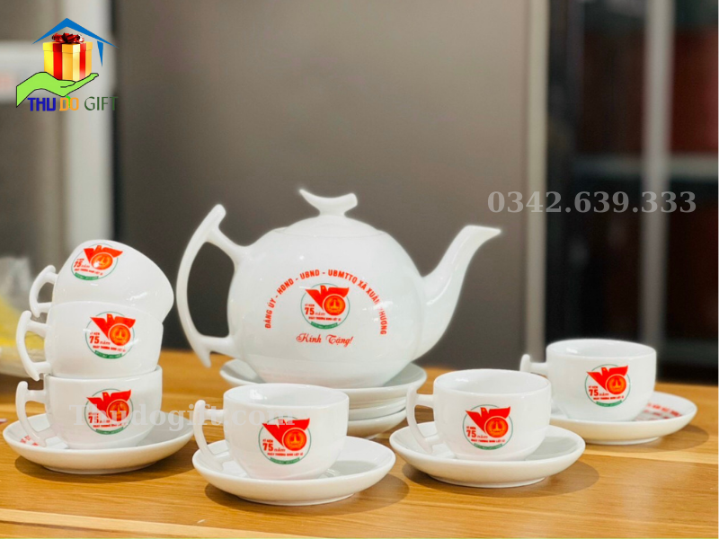 Ấm chén quà tặng Bát Tràng cho Đại hội Đảng cấp cơ sở Ấm chén quà tặng Bát Tràng cho Đại hội Đảng cấp cơ sở
