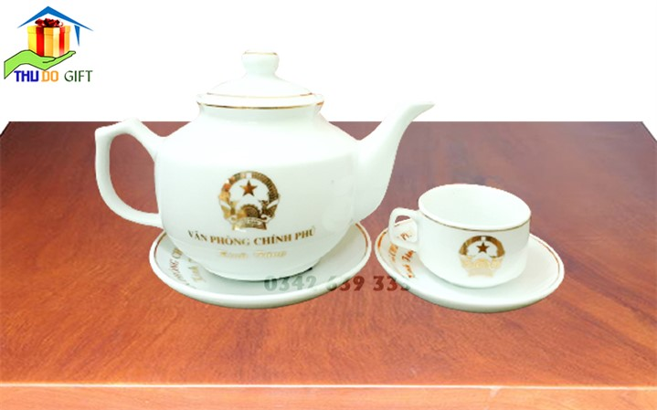 Bộ ấm chén quà tặng Bát Tràng dáng vuông Hongkong Camelia Bộ ấm chén quà tặng Bát Tràng dáng vuông Hongkong Camelia