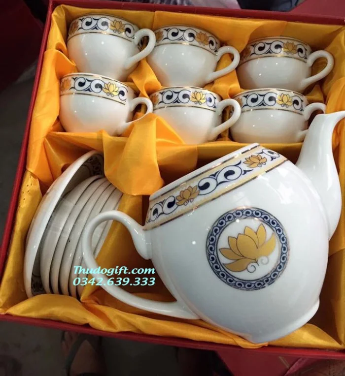 Bộ ấm trà Bát Tràng làm quà tết dương lịch Bộ ấm trà Bát Tràng làm quà tết dương lịch