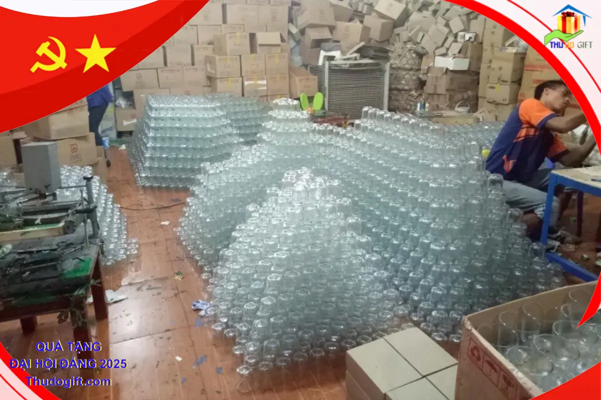 Đơn vị cung cấp Quà tặng Đại Hội tại Hưng Yên 12 Bộ bình cốc thuỷ tinh in logo