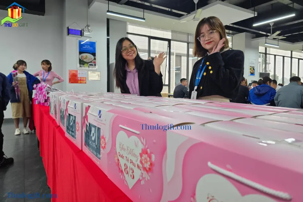 Bộ khăn tắm thêu logo Bộ khăn tắm thêu logo làm quà tặng 8/3 cho công nhân viên